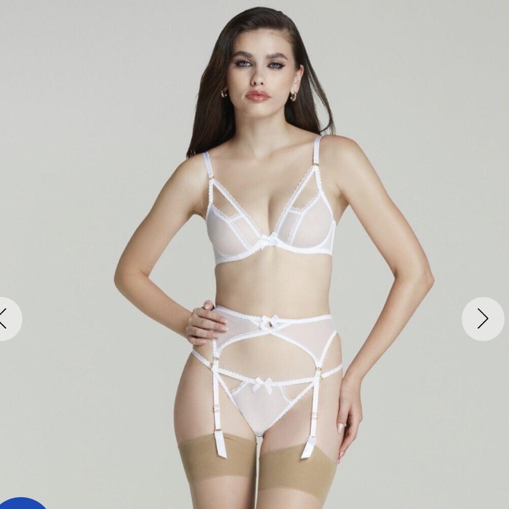 Agent Provocateur Fia White Lace Bra and Garter Set